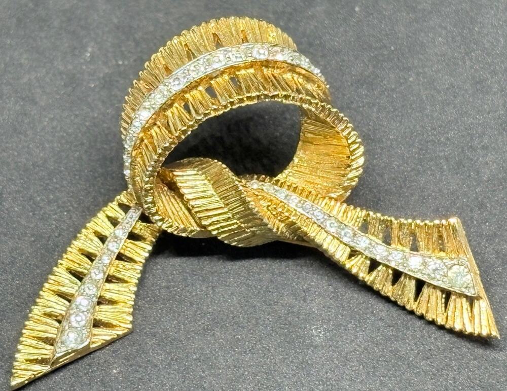 Vinatge Jomaz Sighed Golden Love Knot Ribbon Rhinestone Brooch Pin Jewelry 2.3”